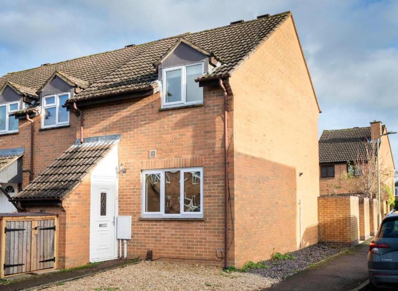 Modern 2 Bed House Close To Village Centre Kidlington Esterno foto